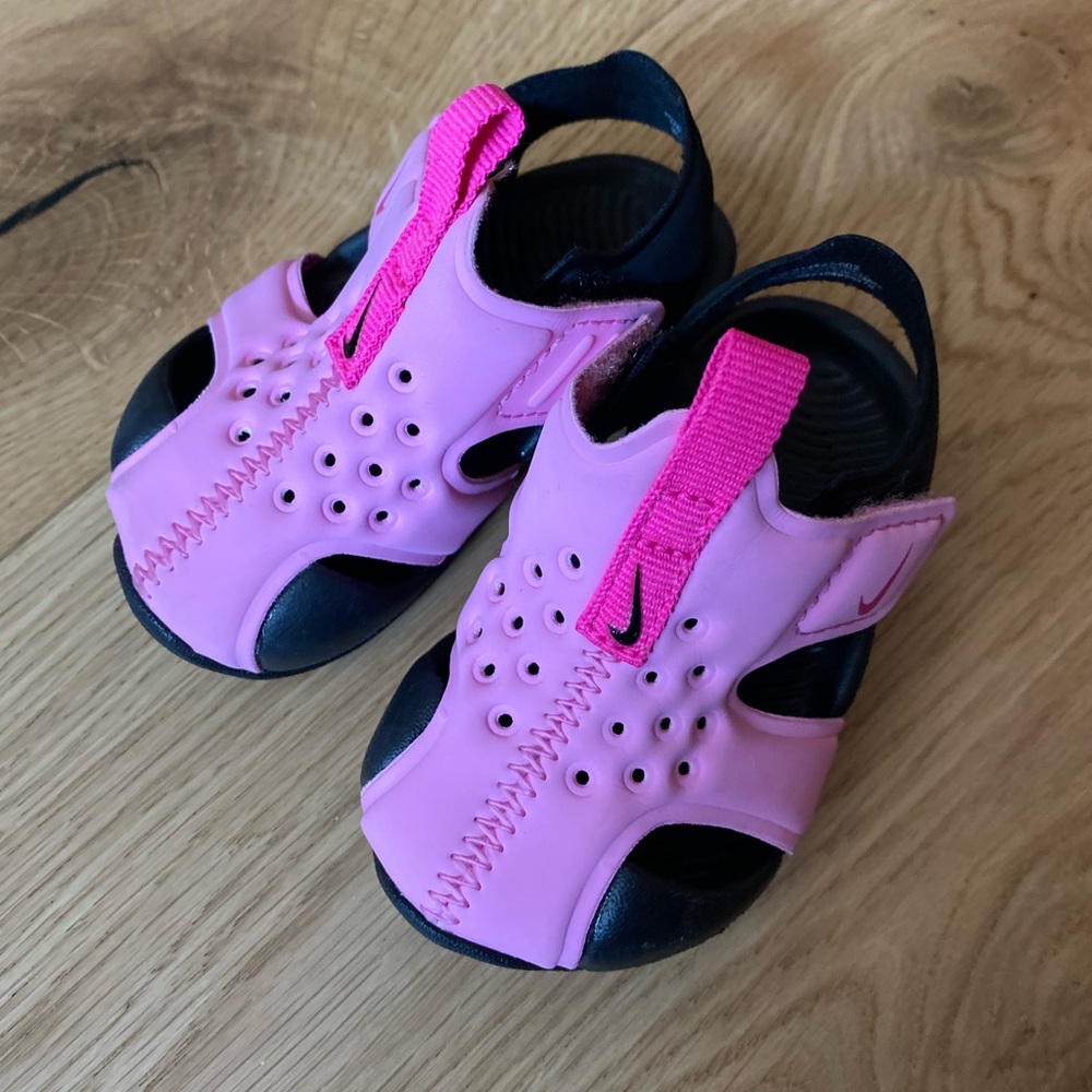 Nike Sunray sandals pink and black
